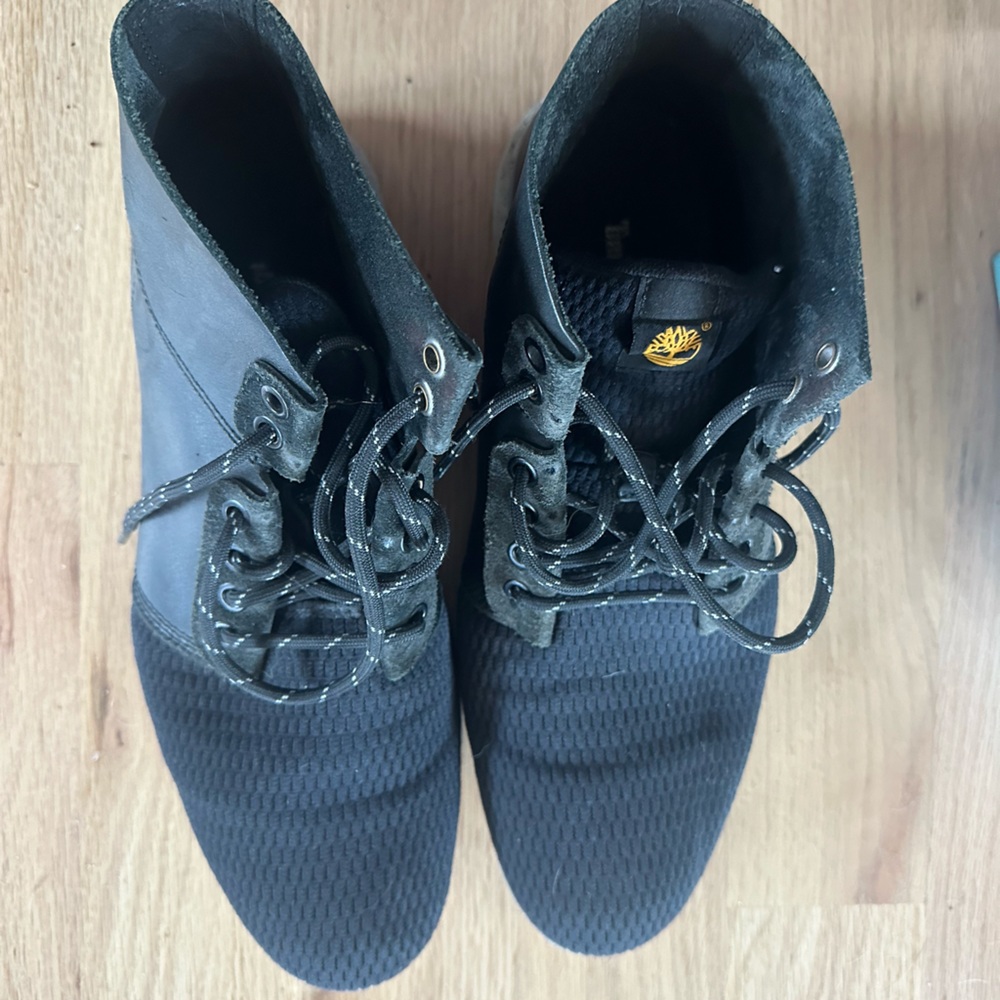 Men’s Timberland chukka boots. Blue and black size 9.5